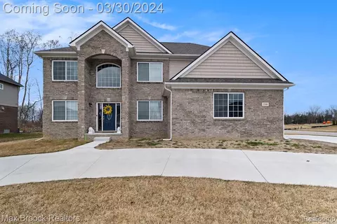 5500 Morgan Lake Dr, Clarkston, MI 48348
