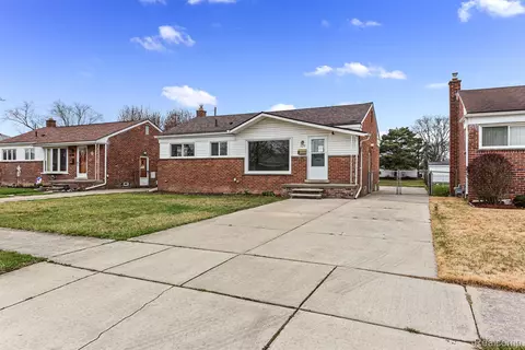 529 Gilman St, Garden City, MI 48135
