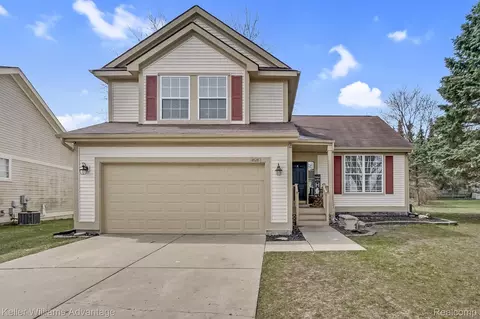6528 Lake Meadow Dr, Waterford, MI 48327