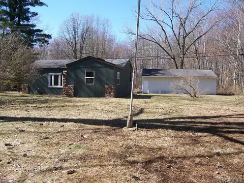 3815 State Rd, Fort Gratiot, MI 48059
