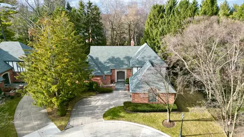 33 Windemere Plc Pl, Grosse Pointe Farms, MI 48236
