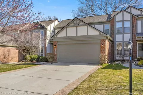 2041 Lone Wolf Ln, Canton, MI 48188
