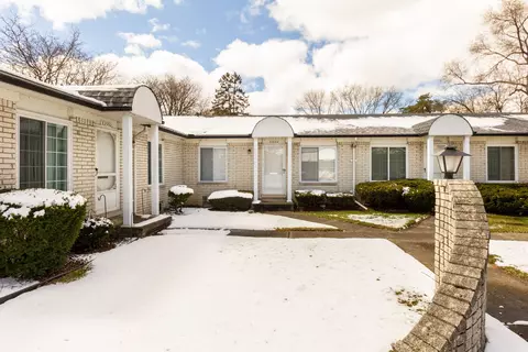 32994 Pine View Crt Ct #42, Warren, MI 48093