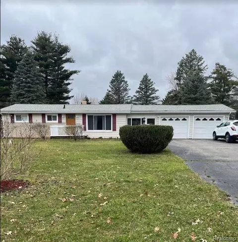 1216 Baldwin Rd, Lapeer, MI 48446
