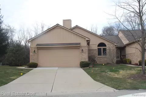 21570 River Rdg, Farmington Hills, MI 48335