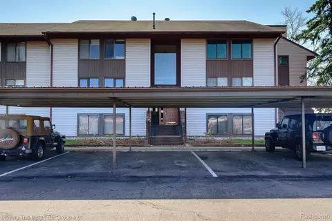 710 Cliffs Dr #305A, Ypsilanti, MI 48198