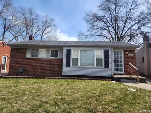 18694 Woodworth, Redford, MI 48240