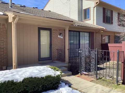 31180 Country Way #20, Farmington Hills, MI 48331