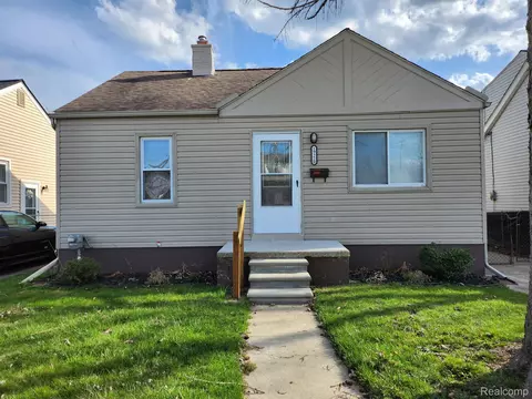 19220 Meier St, Roseville, MI 48066