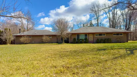 19115 Martinsville Rd, Sumpter, MI 48111