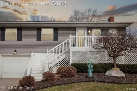 5233 Van Winkle St, Brighton, MI 48116