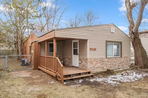 35825 Palmer Rd, Westland, MI 48186