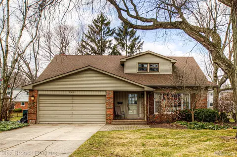 2481 Wexford Dr, Troy, MI 48084