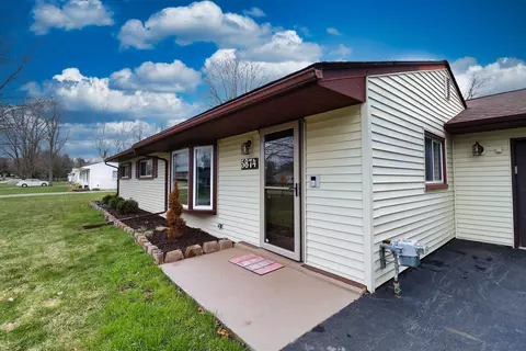 5874 Dvorak St, Independence, MI 48346