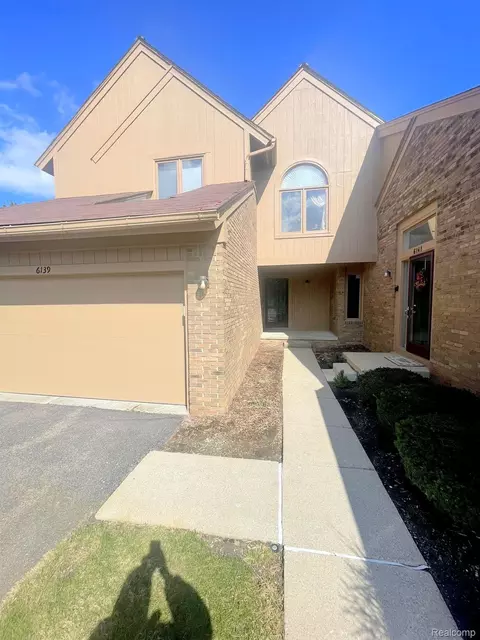 6139 Westbrooke Dr, West Bloomfield, MI 48322