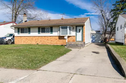 694 S Stirling St, Pontiac, MI 48340