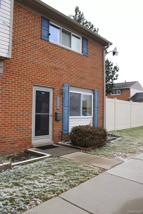 25612 New England, Roseville, MI 48066