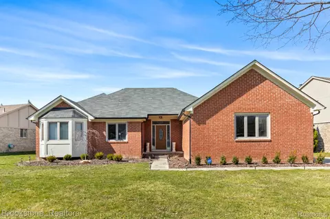 15011 Hillcrest Ln, Shelby Township, MI 48315