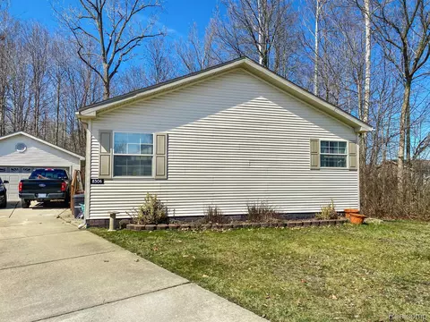 8306 Thetford Ln, Augusta, MI 48191