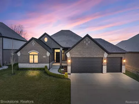54733 Lawson Creek Dr, Shelby Township, MI 48316