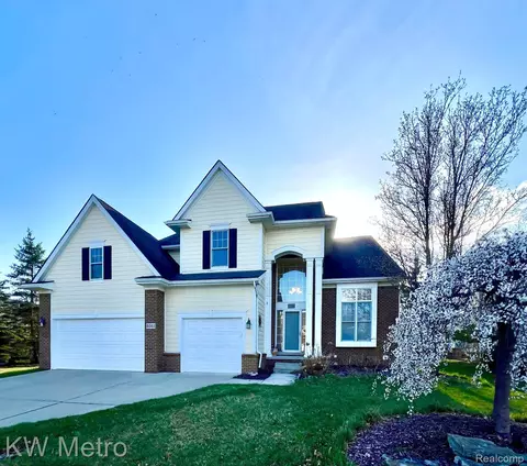 6061 Balmoral Way, Commerce, MI 48382