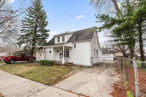 22514 Ridgeway St, Saint Clair Shores, MI 48080