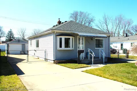 22952 Hoffman, Saint Clair Shores, MI 48082