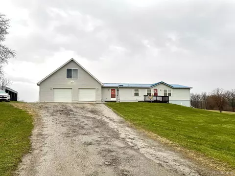 2948 W Brewer Rd, Bennington, MI 48867