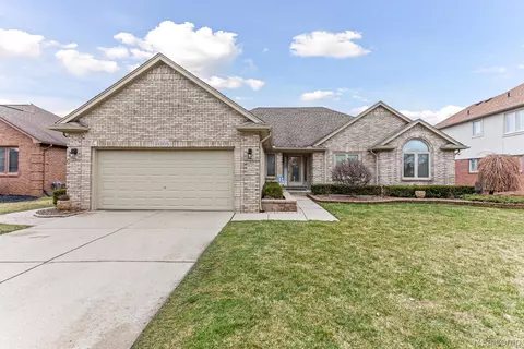 21205 Young Dr, Macomb, MI 48044