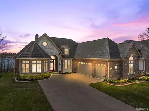 2087 Cliffside Dr, Wixom, MI 48393