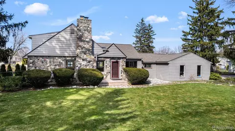 35620 6 Mile Rd, Livonia, MI 48152