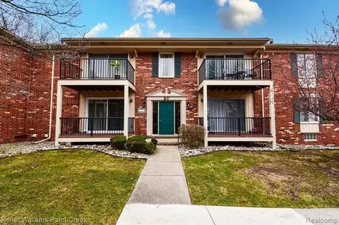 34835 Maple Lane Dr, Sterling Heights, MI 48312