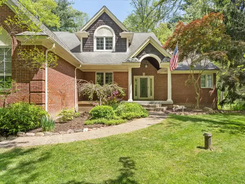 1331 Avon Cir W, Rochester Hills, MI 48309