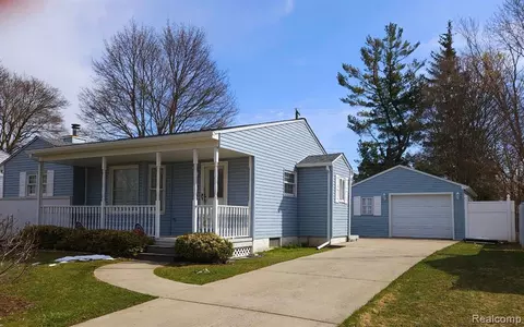 342 E South St, Davison, MI 48423
