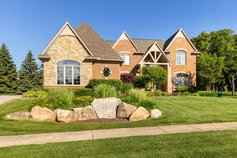 54152 Deer Ridge Crt Ct, Rochester, MI 48307