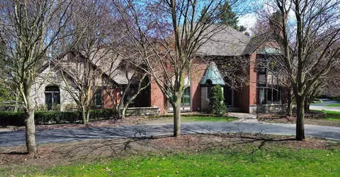 7249 Camden Crt Ct, Bloomfield Hills, MI 48301