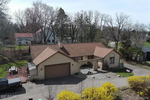 308 Arvida St, Walled Lake, MI 48390