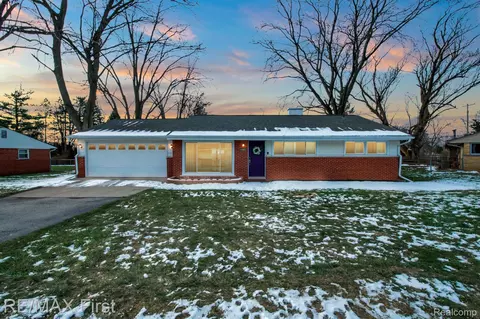 40965 W 10 Mile Rd, Novi, MI 48375