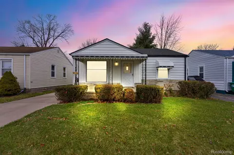 29030 Elmwood St, Garden City, MI 48135