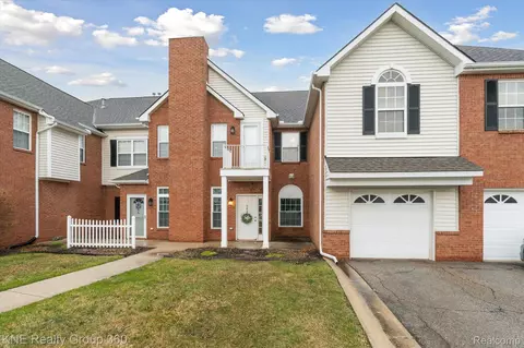 584 Olde English Cir, Howell, MI 48855