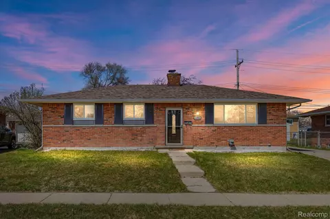 33942 Arrowhead St, Westland, MI 48185