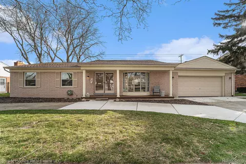 721 S Rosedale Crt Ct, Grosse Pointe Woods, MI 48236