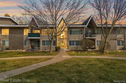2015 Klingensmith Rd 78 7 Rd #78, Bloomfield Township, MI 48302