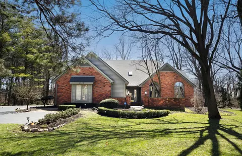 1142 Foxwood Crt Ct, Bloomfield Hills, MI 48304