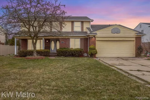 22230 Ivanhoe Ln, Southfield, MI 48034