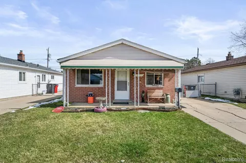 30900 Normal St, Roseville, MI 48066