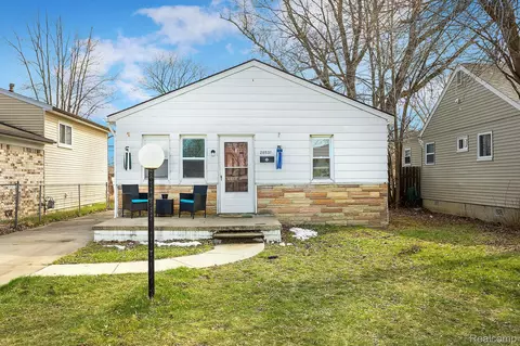 28537 Birchlawn St, Garden City, MI 48135