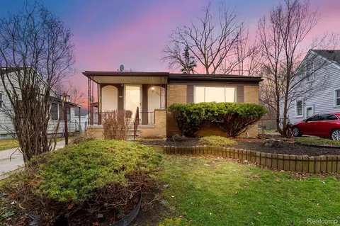 19006 Washtenaw St, Harper Woods, MI 48225