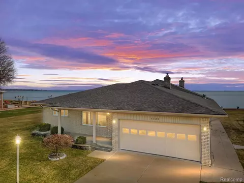45482 Private Shore Dr, Chesterfield, MI 48047