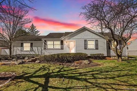 551 Gamma Rd, Walled Lake, MI 48390